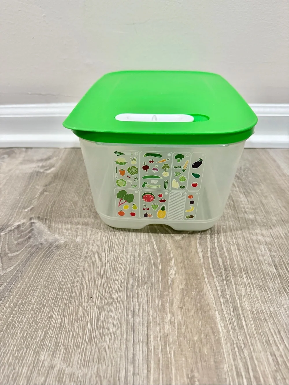 Tupperware FridgeSmart 2.4L Produce Keeper Green Vent Storage Container